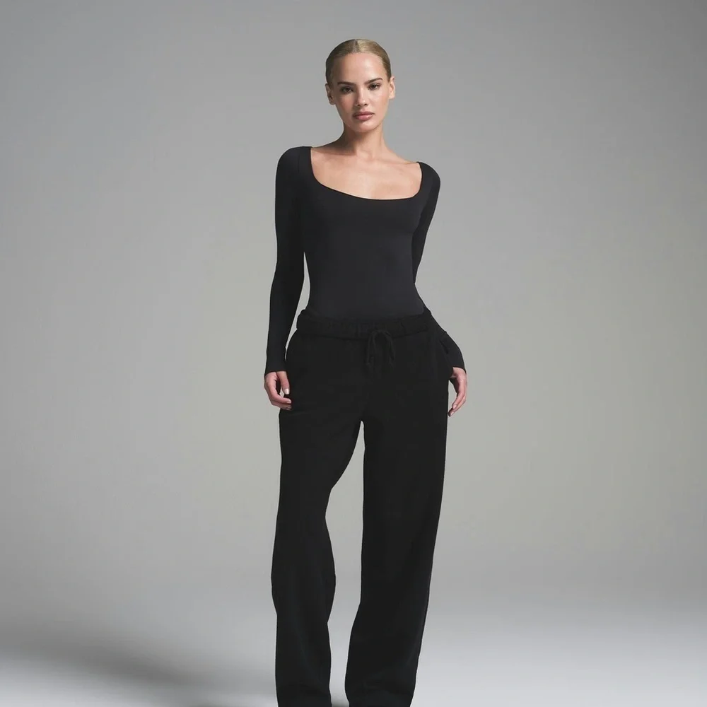 NWT Essential Skims Long Sleeve Scoop Neck Bodysuit Onyx Black size 2X / 3X - Picture 3 of 9